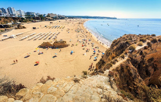 the Algarve has taken its revenge by becoming an unbeatable tourist region that receives some 9 million visitors each year. And there are a good number of things to do in the Algarve. 