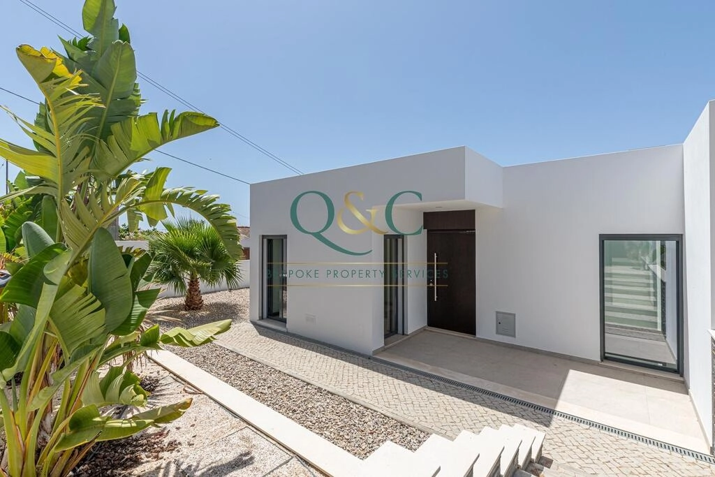 4 Bedroom Semi-detached For Sale in Almancil 4 Bedroom Semi-detached For Sale in Almancil