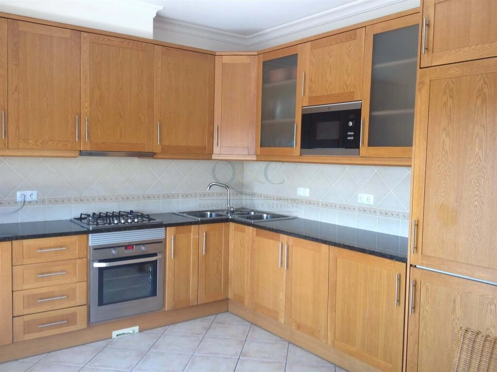 Apartment avec 4 chambres à vendre à Santa Bárbara de Nexe Apartment avec 4 chambres à vendre à Santa Bárbara de Nexe