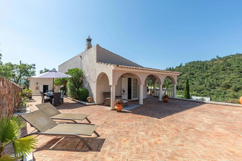3 Bedroom Villa For Sale in Salir 3 Bedroom Villa For Sale in Salir