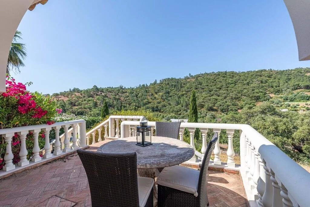 3 Bedroom Villa For Sale in Salir 3 Bedroom Villa For Sale in Salir