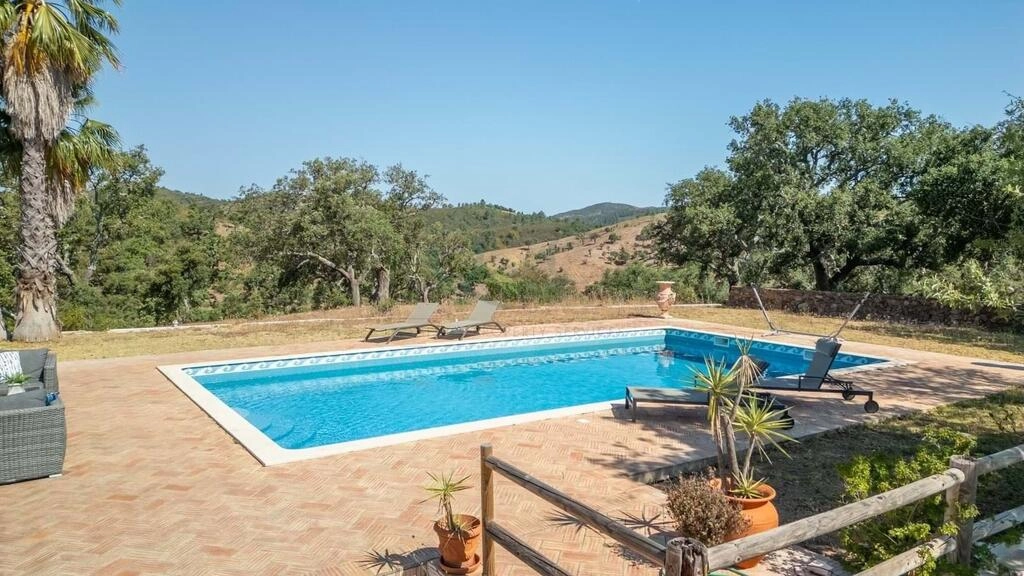 3 Bedroom Villa For Sale in Salir 3 Bedroom Villa For Sale in Salir