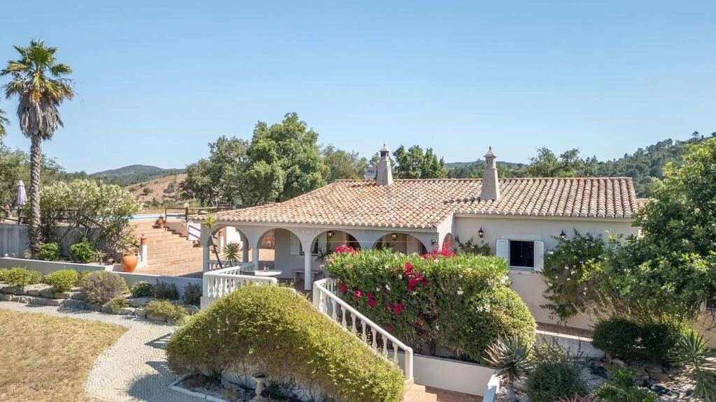 3 Bedroom Villa For Sale in Salir 3 Bedroom Villa For Sale in Salir