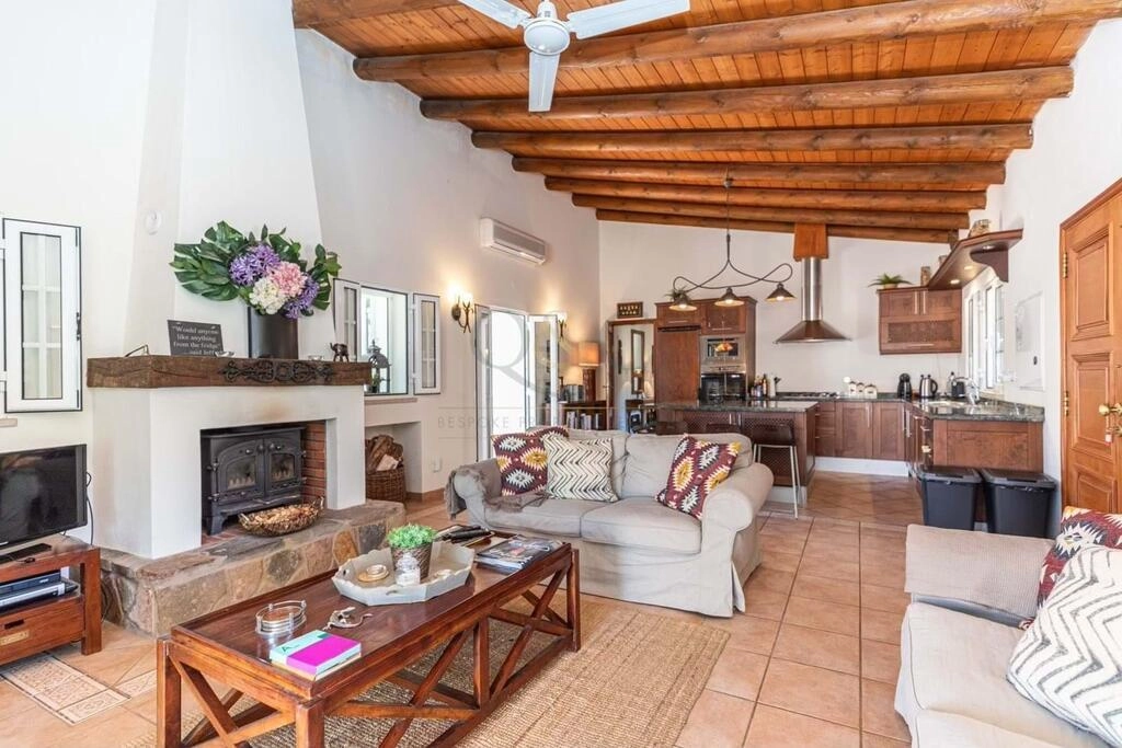 3 Bedroom Villa For Sale in Salir 3 Bedroom Villa For Sale in Salir