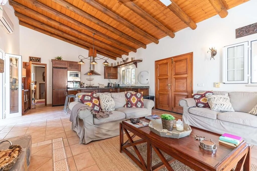 3 Bedroom Villa For Sale in Salir 3 Bedroom Villa For Sale in Salir