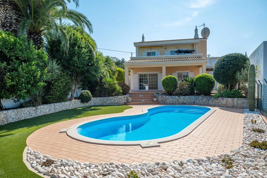 3 Bedroom Villa For Sale in Santa Bárbara de Nexe 3 Bedroom Villa For Sale in Santa Bárbara de Nexe