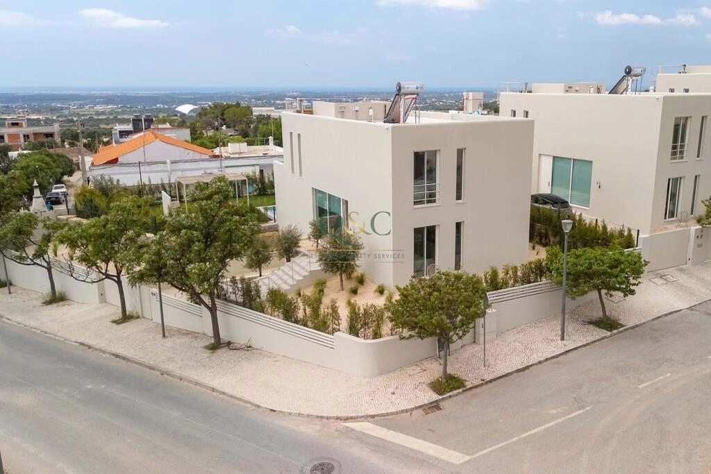 Villa avec 3 chambres à vendre à Santa Bárbara de Nexe Villa avec 3 chambres à vendre à Santa Bárbara de Nexe