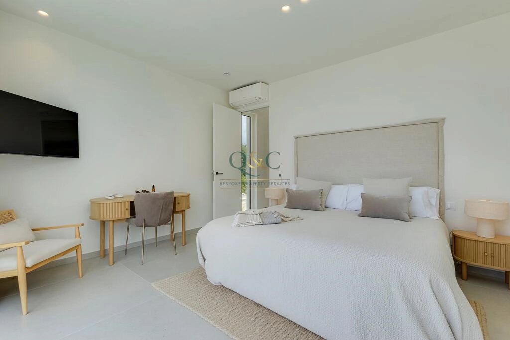 Villa com 3 quartos à venda em Santa Bárbara de Nexe Villa com 3 quartos à venda em Santa Bárbara de Nexe