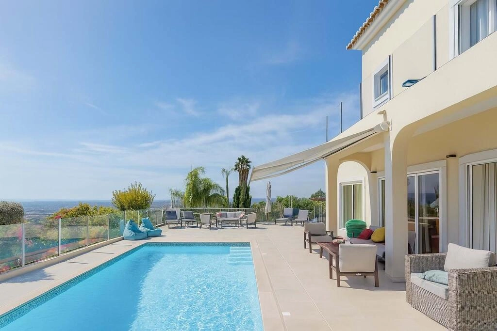 4 Bedroom Villa For Sale in Almancil 4 Bedroom Villa For Sale in Almancil