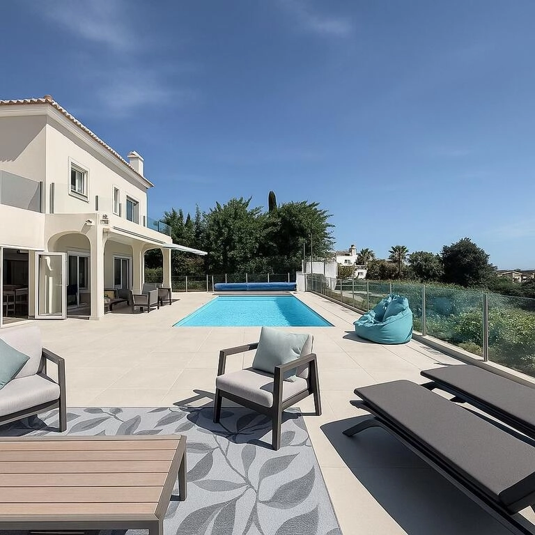 4 Bedroom Villa For Sale in Almancil 4 Bedroom Villa For Sale in Almancil
