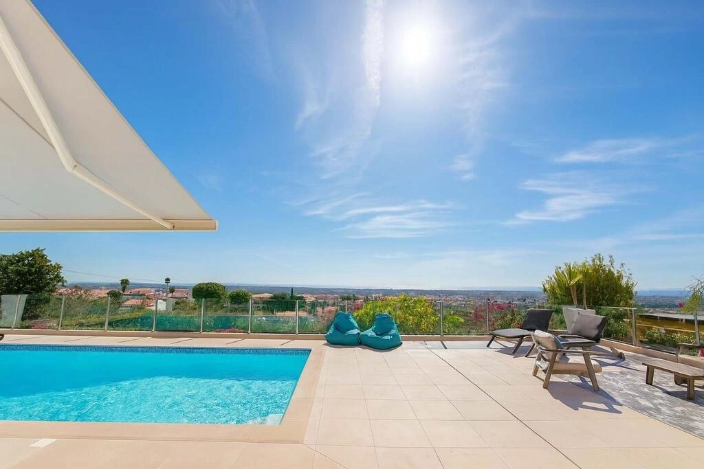 4 Bedroom Villa For Sale in Almancil 4 Bedroom Villa For Sale in Almancil