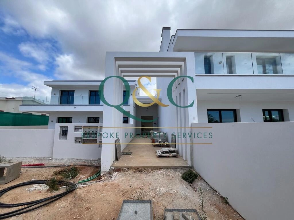 4 Bedroom Villa For Sale in Almancil 4 Bedroom Villa For Sale in Almancil