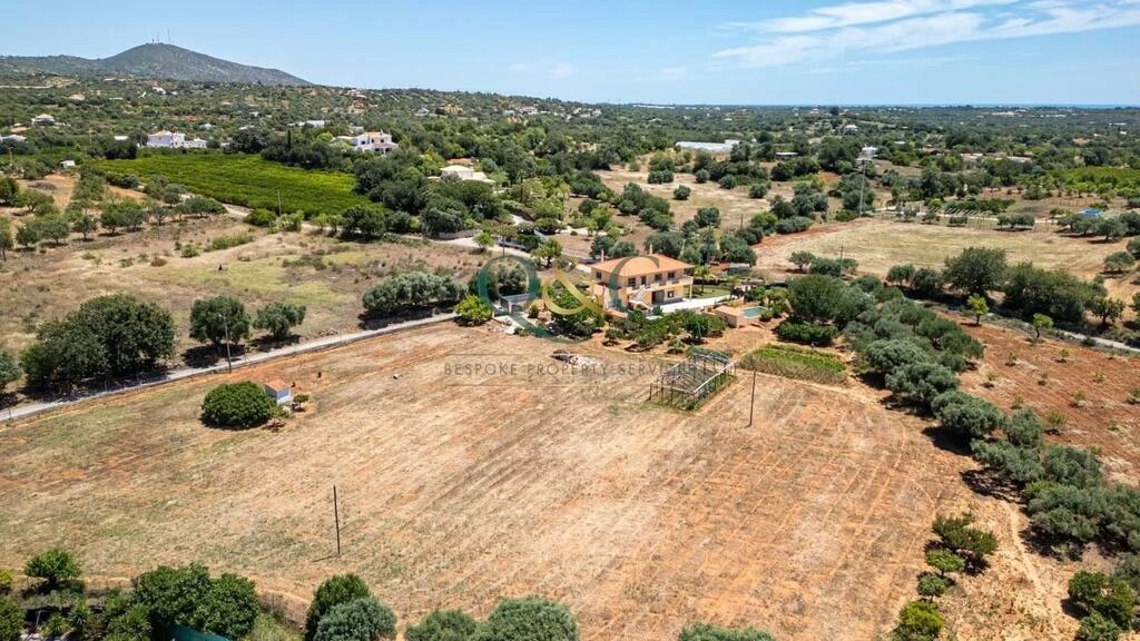 4 Bedroom Villa For Sale in Estoi 4 Bedroom Villa For Sale in Estoi