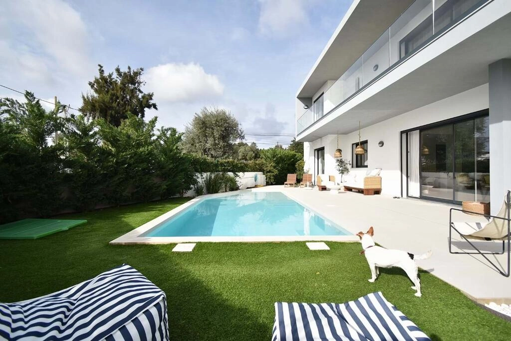 4 Bedroom Villa For Sale in Santa Bárbara de Nexe 4 Bedroom Villa For Sale in Santa Bárbara de Nexe