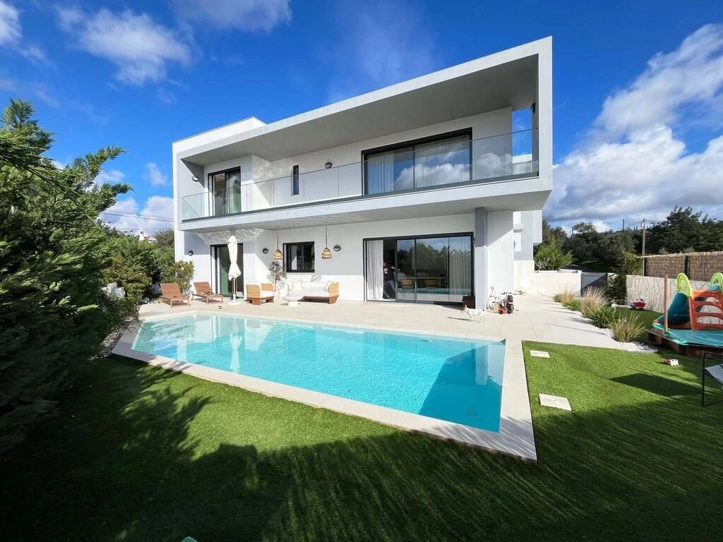 4 Bedroom Villa For Sale in Santa Bárbara de Nexe 4 Bedroom Villa For Sale in Santa Bárbara de Nexe