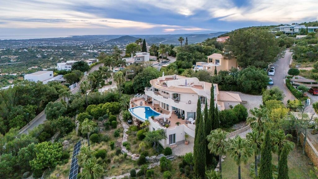 Villa avec 4 chambres à vendre à Santa Bárbara de Nexe Villa avec 4 chambres à vendre à Santa Bárbara de Nexe