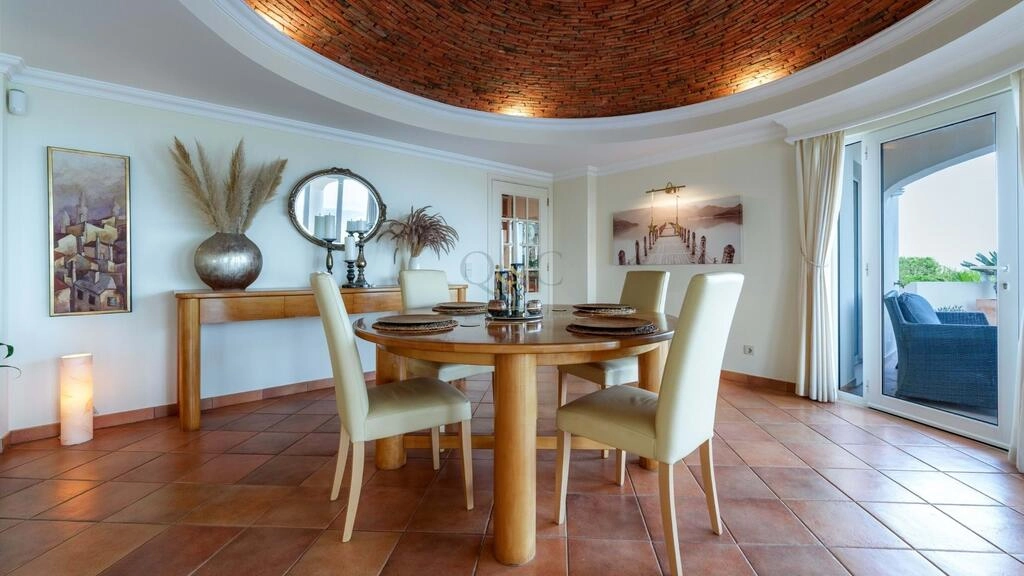 Villa avec 4 chambres à vendre à Santa Bárbara de Nexe Villa avec 4 chambres à vendre à Santa Bárbara de Nexe