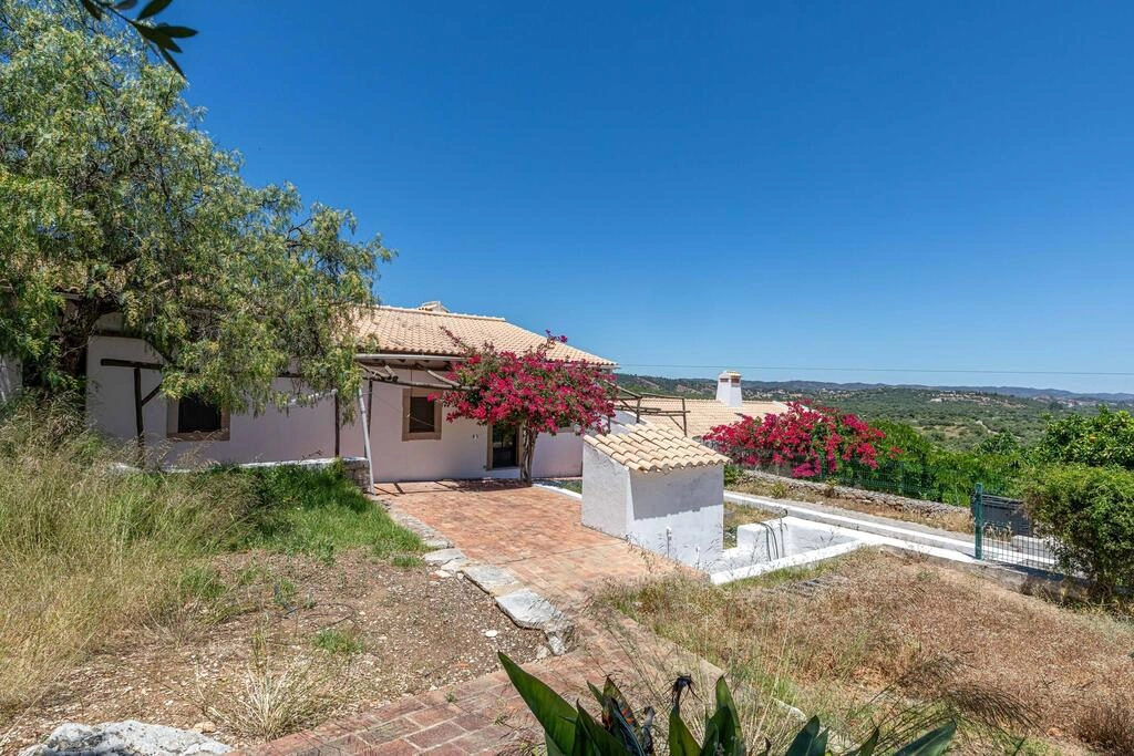 Villa avec 4 chambres à vendre à São Brás de Alportel Villa avec 4 chambres à vendre à São Brás de Alportel