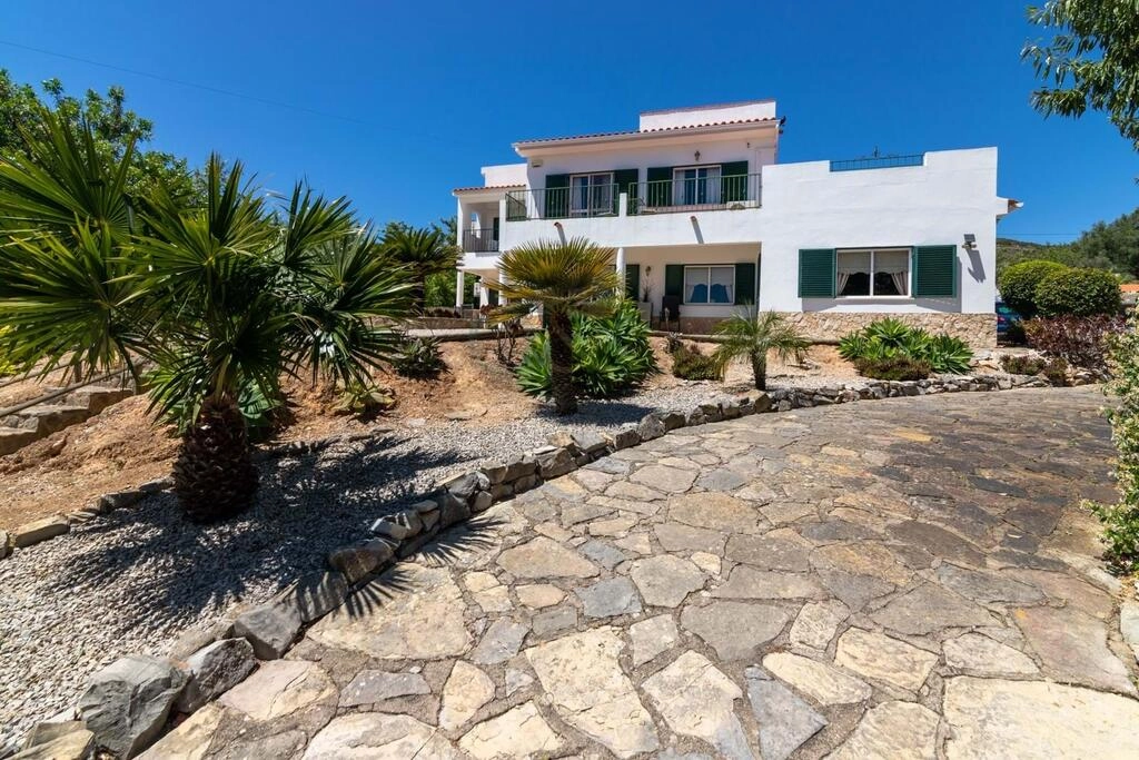 Villa avec 4 chambres à vendre à Santa Bárbara de Nexe Villa avec 4 chambres à vendre à Santa Bárbara de Nexe