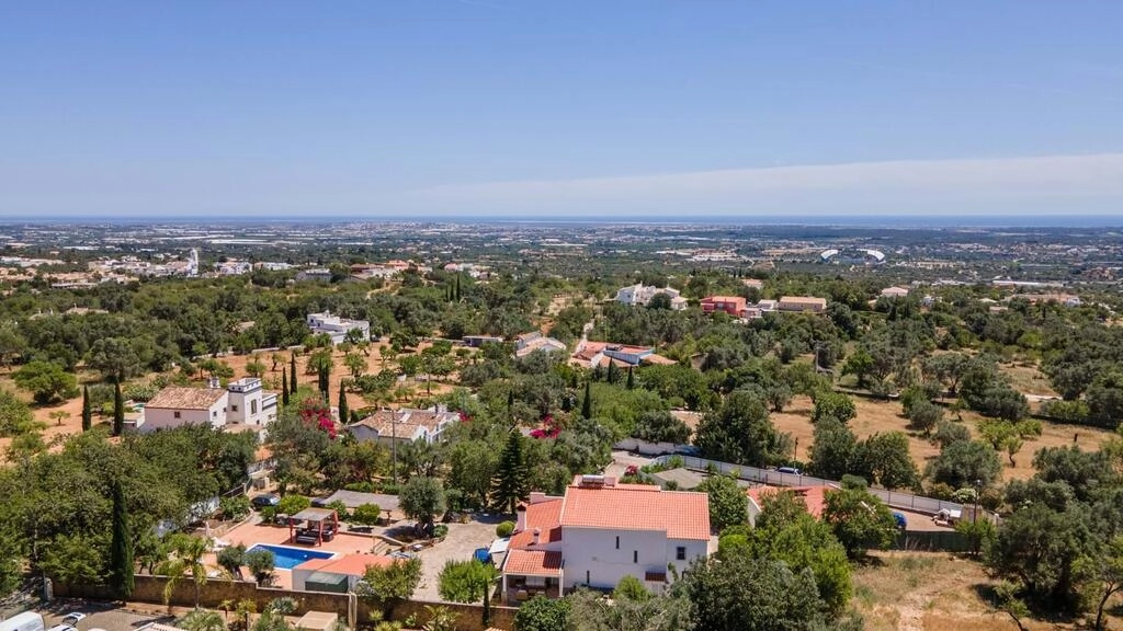 Villa avec 4 chambres à vendre à Santa Bárbara de Nexe Villa avec 4 chambres à vendre à Santa Bárbara de Nexe