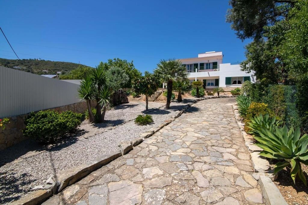 Villa avec 4 chambres à vendre à Santa Bárbara de Nexe Villa avec 4 chambres à vendre à Santa Bárbara de Nexe