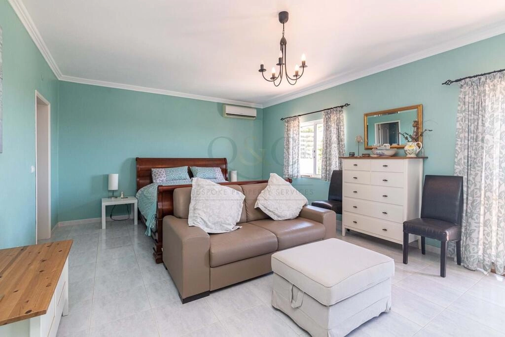 Villa avec 4 chambres à vendre à Santa Bárbara de Nexe Villa avec 4 chambres à vendre à Santa Bárbara de Nexe