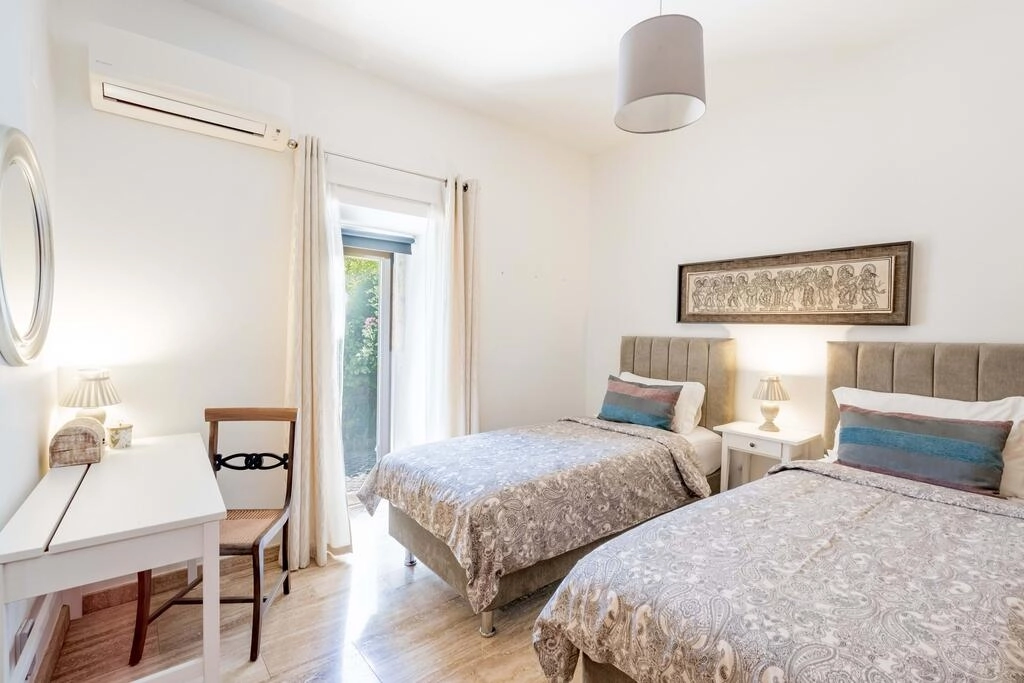 Villa com 4 quartos à venda em Santa Bárbara de Nexe Villa com 4 quartos à venda em Santa Bárbara de Nexe