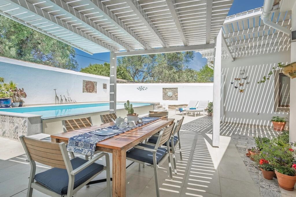 Villa com 4 quartos à venda em Santa Bárbara de Nexe Villa com 4 quartos à venda em Santa Bárbara de Nexe