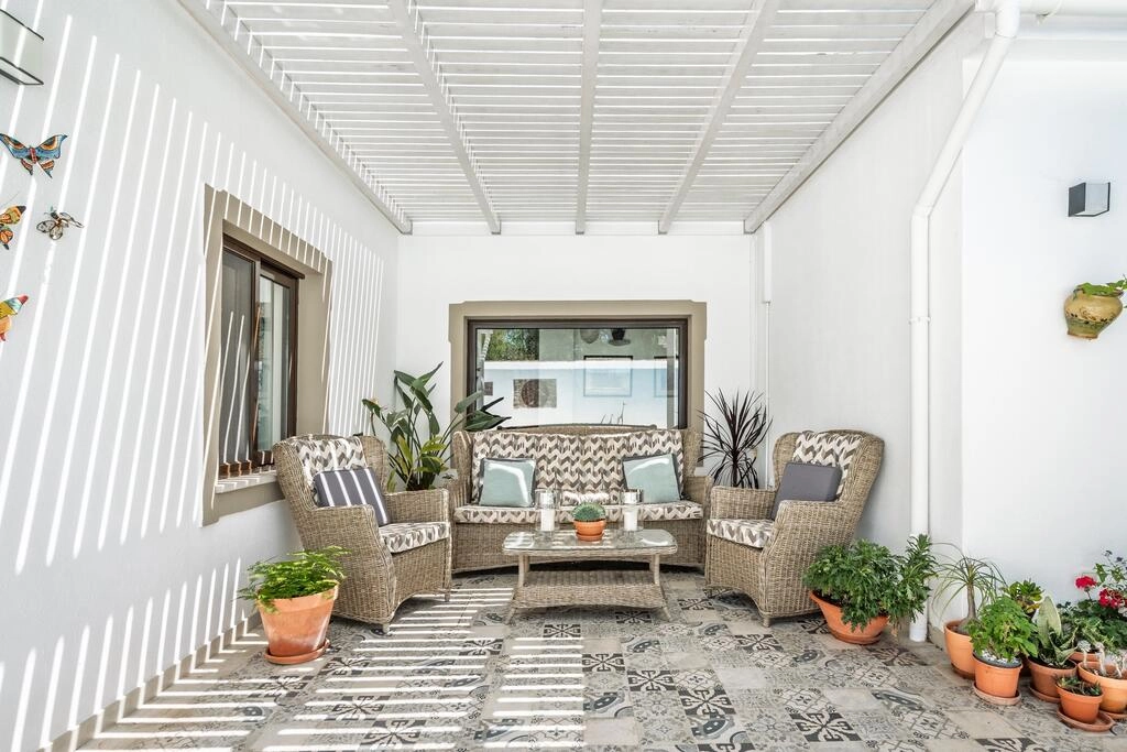 Villa com 4 quartos à venda em Santa Bárbara de Nexe Villa com 4 quartos à venda em Santa Bárbara de Nexe