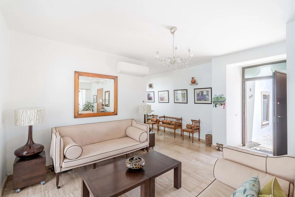 Villa com 4 quartos à venda em Santa Bárbara de Nexe Villa com 4 quartos à venda em Santa Bárbara de Nexe