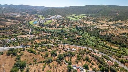 Villa to be renovated For Sale in Querença