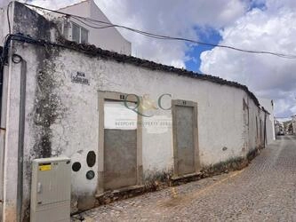 Villa to be renovated For Sale in São Brás de Alportel