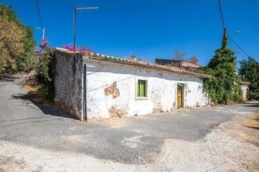 Villa to be renovated à vendre à Querença