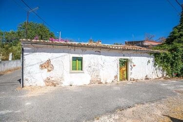 Villa to be renovated à vendre à Querença