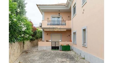 3 Bedroom Apartment For Sale in Santa Bárbara de Nexe