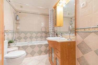 3 Bedroom Apartment For Sale in Santa Bárbara de Nexe