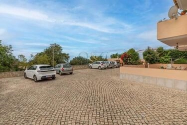3 Bedroom Apartment For Sale in Santa Bárbara de Nexe