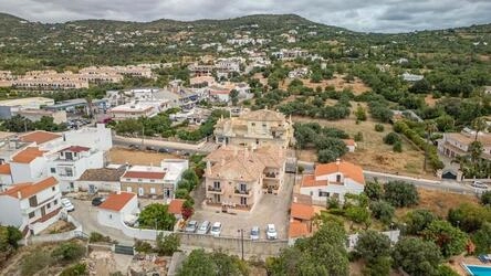 3 Bedroom Apartment For Sale in Santa Bárbara de Nexe