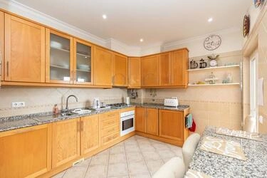 3 Bedroom Apartment For Sale in Santa Bárbara de Nexe