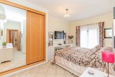 3 Bedroom Apartment For Sale in Santa Bárbara de Nexe