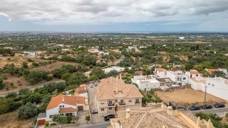 3 Bedroom Apartment For Sale in Santa Bárbara de Nexe