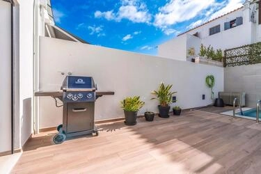 3 Bedroom Semi-detached For Sale in Santa Luzia