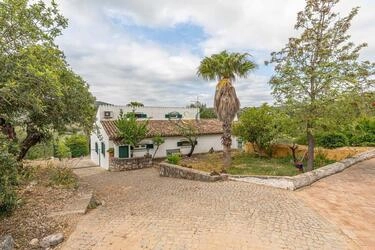 4 Bedroom Farmhouse For Sale in São Brás de Alportel