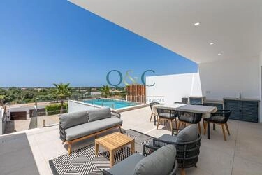 4 Bedroom Semi-detached For Sale in Almancil