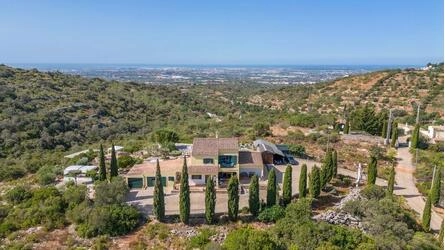 5 Bedroom Villa For Sale in Conceição