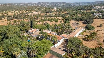 6 Bedroom Farmhouse For Sale in Santa Bárbara de Nexe