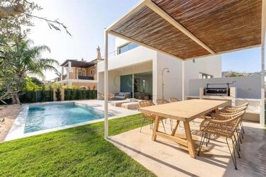 3 Bedroom Villa For Sale in Santa Bárbara de Nexe