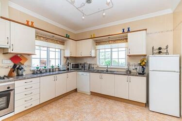 3 Bedroom Villa For Sale in Santa Bárbara de Nexe