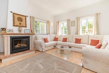 Villa com 3 quartos à venda em Santa Bárbara de Nexe