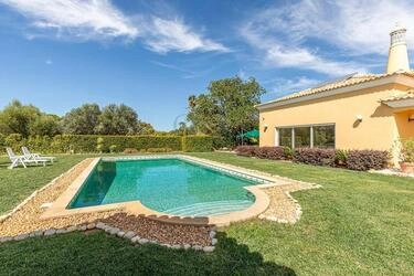 Villa com 3 quartos à venda em Santa Bárbara de Nexe